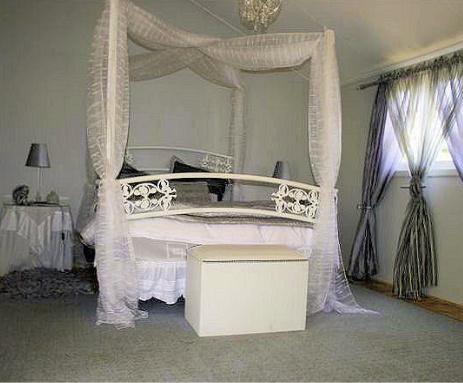 bridal suite bed